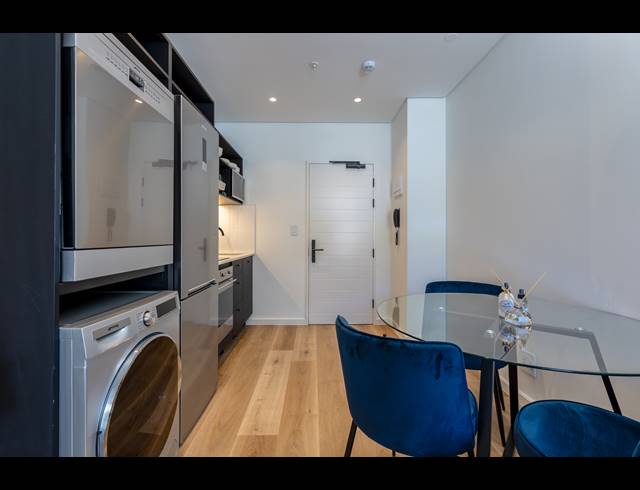 1 BEDROOM APARTMENT TO LET IN SEA POINT